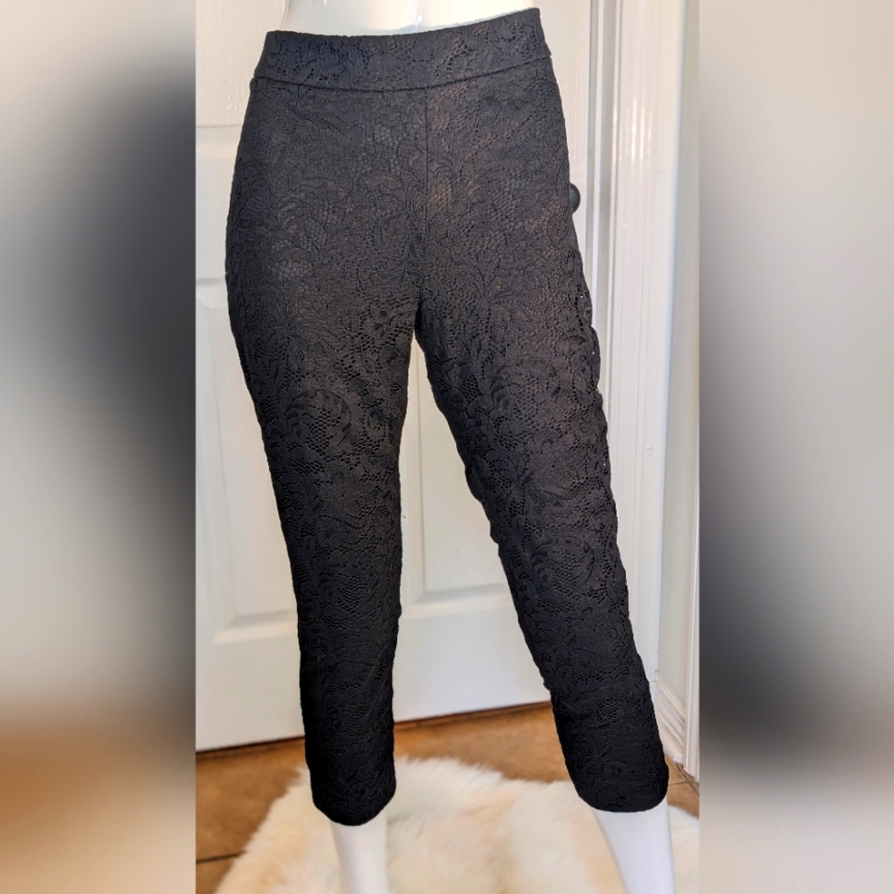 Express Black Lace Capri Dressy Pants. Size 6